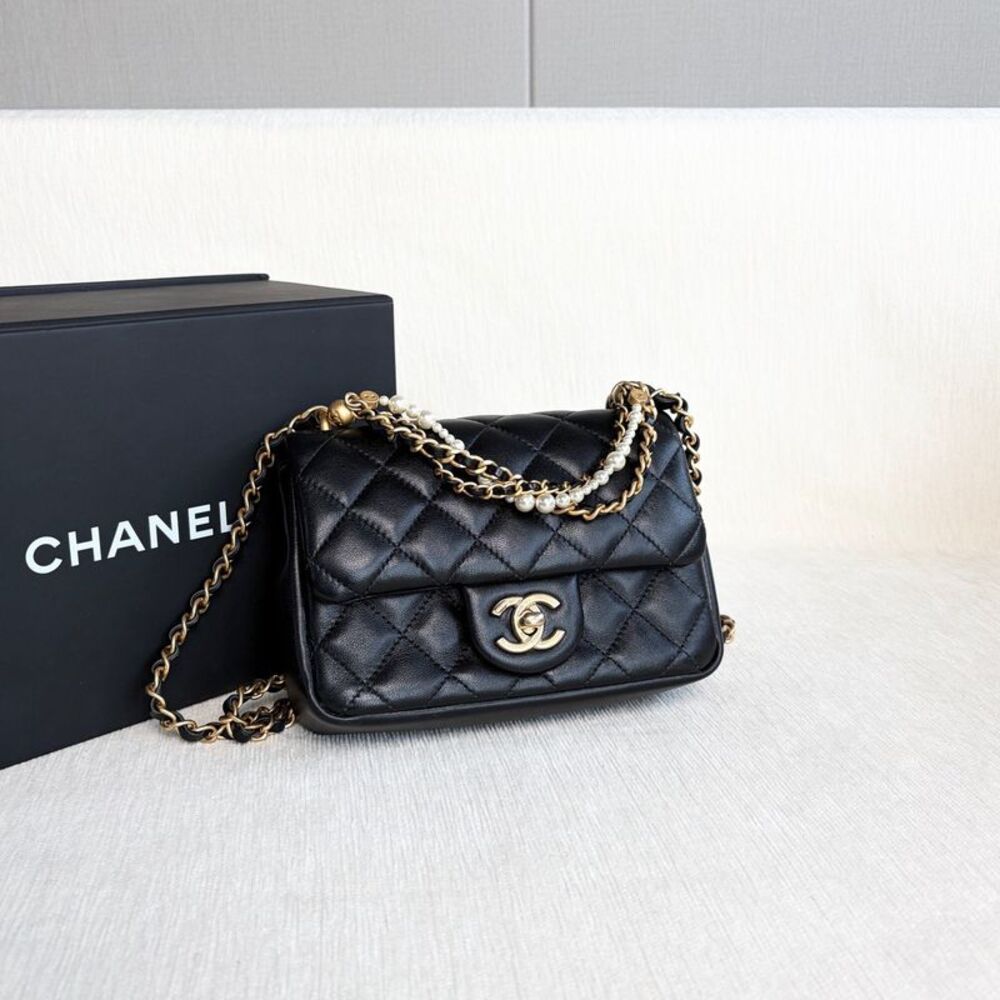 Chanel Women Pre-Loved Bag Very Good Condition - Picture 6 of 9